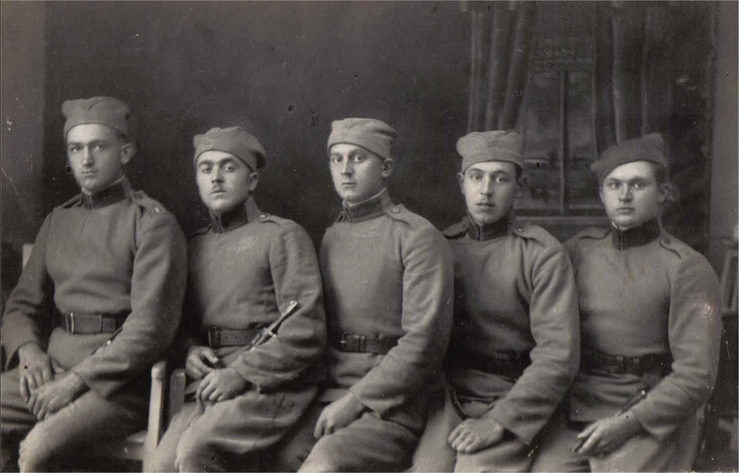 Mile Milohnoja, drugi s lijeva, 1920 -1930