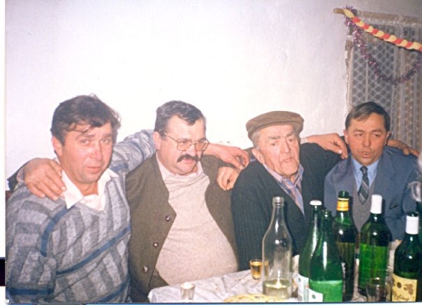 Vlade, Milan, otac Mile i Joso